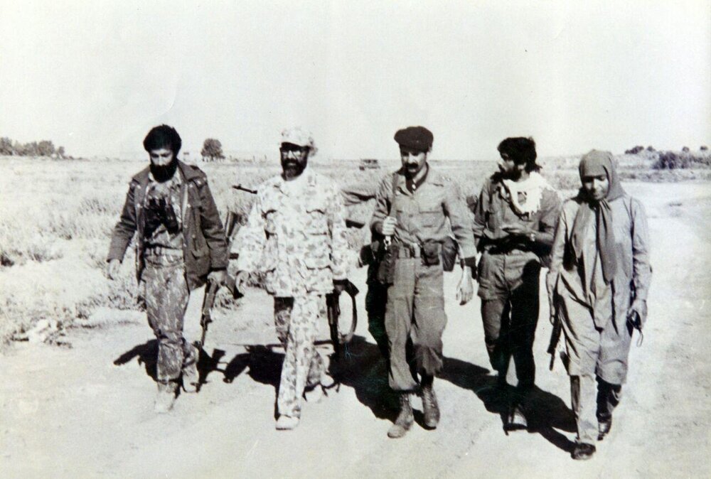 اولین عکسهای چاپ شده جنگ تحمیلی با دوربین این زن ثبت شد