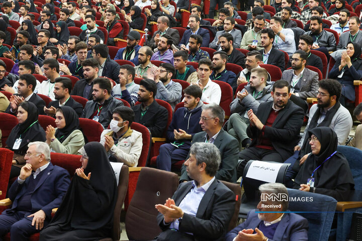 دانشجوی امروز باید تمدن‌ساز باشد، نه فقط درس‌خوان