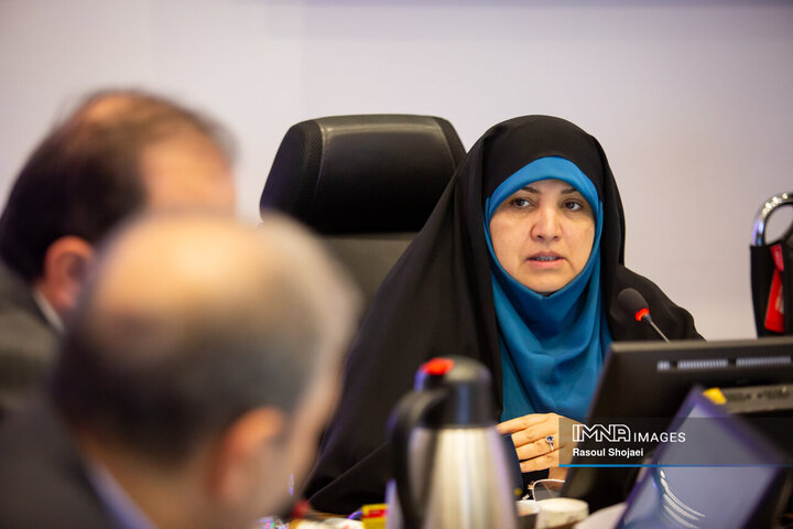 فرزانه کلاهدوزان، رئیس کمیسیون خانواده، بانوان و جوانان شورای اسلامی شهر اصفهان