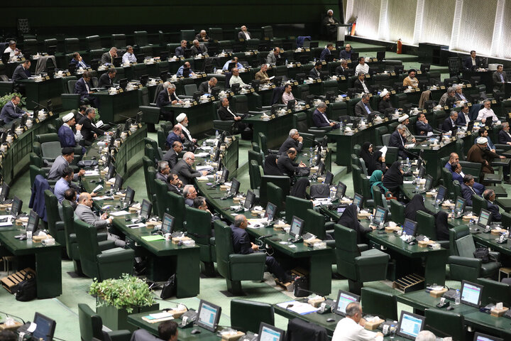 تکلیف مجلس برای شفاف سازی درآمدهای دولت/ارائه ماهانه گزارش منابع و مصارف بودجه به مجلس