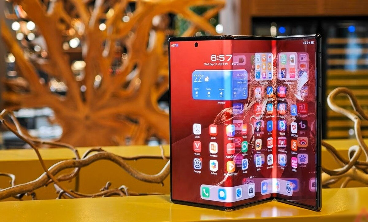 گلکسی Z TriFold سامسونگ؛ انقلابی در تاشوها با نمایشگر ۱۰ اینچی، طراحی سهلایه و قیمت لوکس