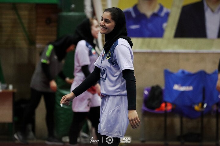 تعادل میان تحصیل و ورزش لازم است / والیبال بانوان سپاهان مسیر خوبی دارد