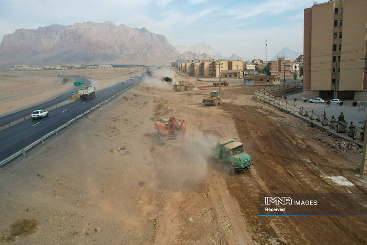 عملیات عمرانی پروژه میدان مادر خمینی‌شهر