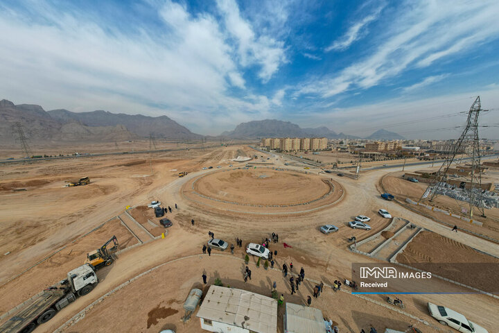 عملیات عمرانی پروژه میدان مادر خمینی‌شهر
