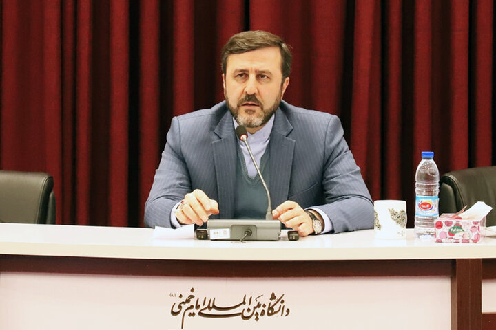 «نگاه به شرق» اولویت سیاست خارجی ایران است