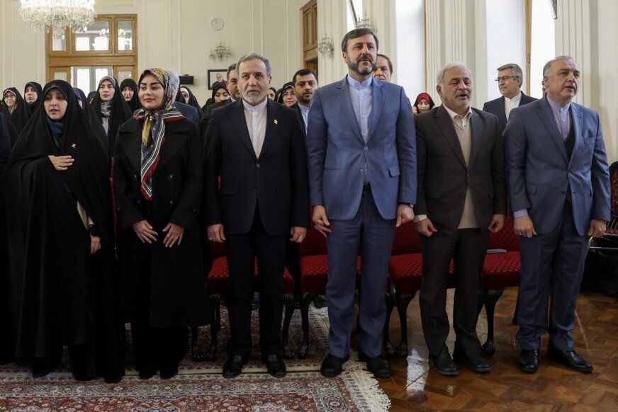 مراسم بزرگداشت روز زن در وزارت امور خارجه / از حضور همسر عراقچی تا انتصاب سفیر زن + عکس