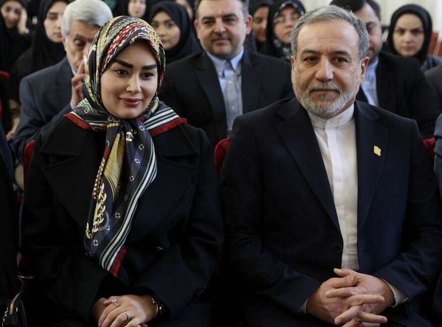 مراسم بزرگداشت روز زن در وزارت امور خارجه / از حضور همسر عراقچی تا انتصاب سفیر زن + عکس