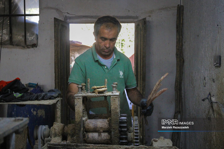 کارگاه آماده سازی استخوان خاتم‌کاری