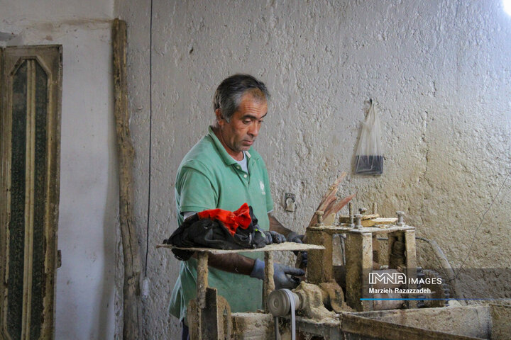 کارگاه آماده سازی استخوان خاتم‌کاری