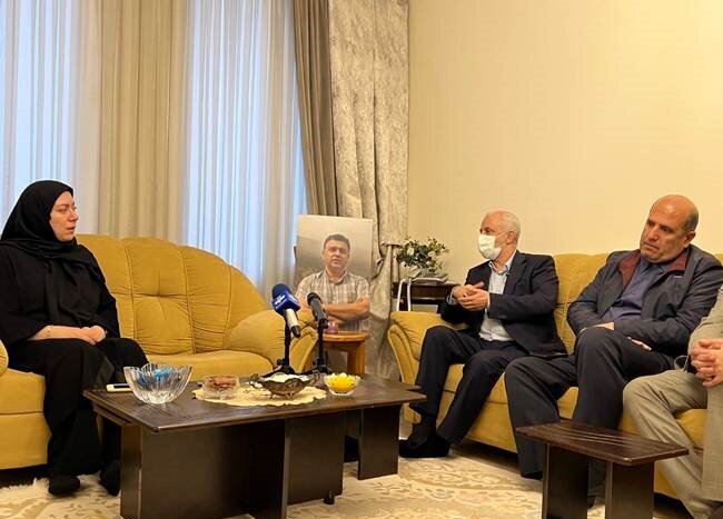 بهترین مکان برای دریافت بشارت، نزد خانواده معظم شهداست