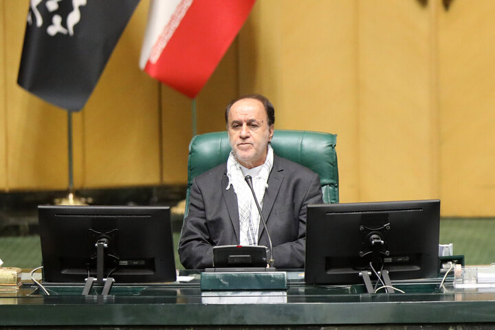 مادر، قله مهربانی‌ها و زن قله استحکام و تربیت خانواده است