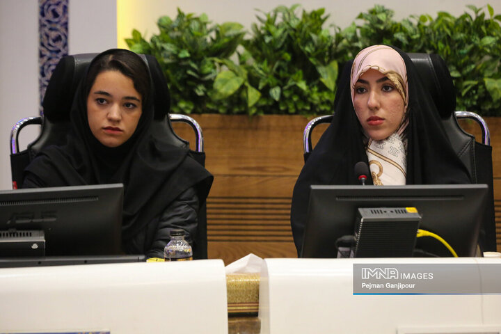 نشست اعضای شورای شهر اصفهان و تشکل‌های دانشجویی