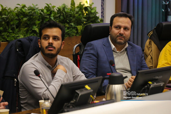 نشست اعضای شورای شهر اصفهان و تشکل‌های دانشجویی