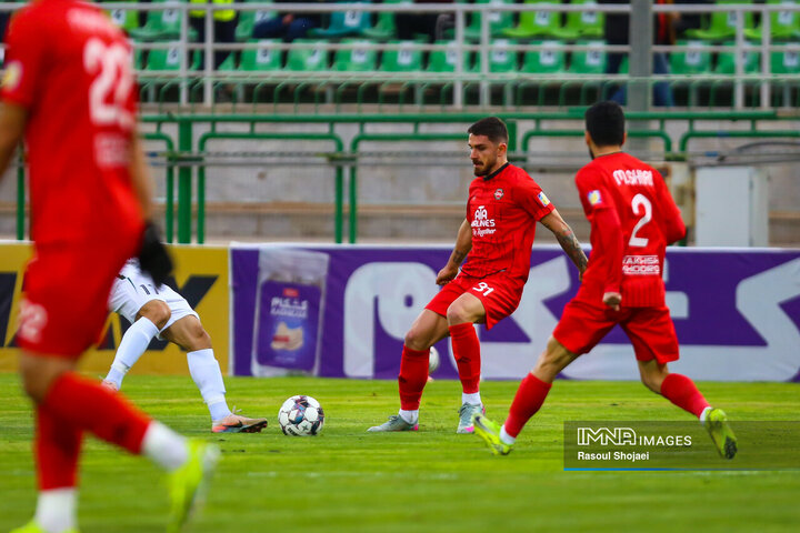 هفته سیزدهم لیگ برتر فوتبال؛ ذوب آهن - تراکتور