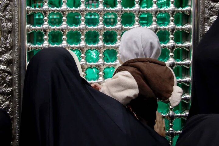 مادران و بانوان میهمانان اختصاصی غبارروبی روضه منوره رضوی