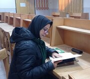 بانویی که سنگر علم، هنر و مادری را توامان مدیریت می‌کند