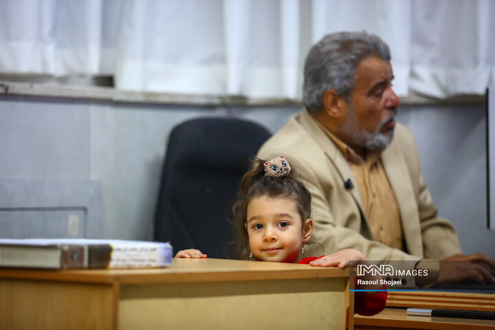 دیدار شهردار اصفهان با عکاس دفاع مقدس