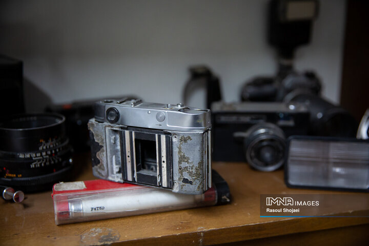 دیدار شهردار اصفهان با عکاس دفاع مقدس