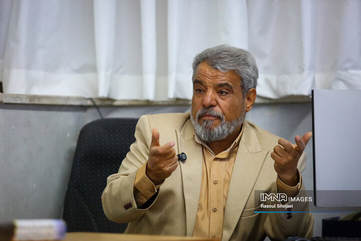 دیدار شهردار اصفهان با عکاس دفاع مقدس