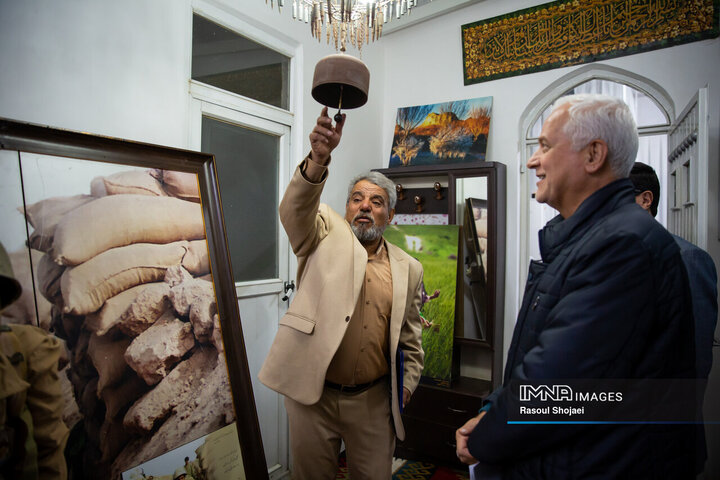 دیدار شهردار اصفهان با عکاس دفاع مقدس