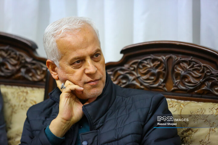 دیدار شهردار اصفهان با عکاس دفاع مقدس