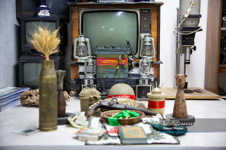 دیدار شهردار اصفهان با عکاس دفاع مقدس