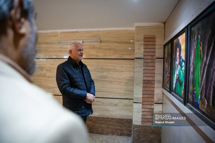 دیدار شهردار اصفهان با عکاس دفاع مقدس