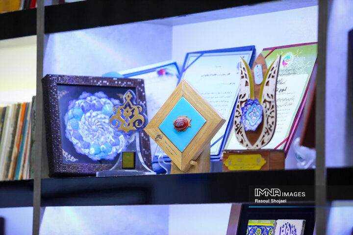 دیدار شهردار اصفهان با عکاس دفاع مقدس