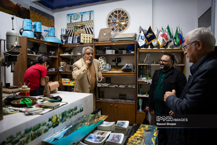 دیدار شهردار اصفهان با عکاس دفاع مقدس