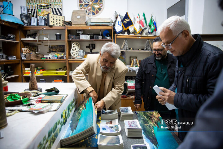 دیدار شهردار اصفهان با عکاس دفاع مقدس