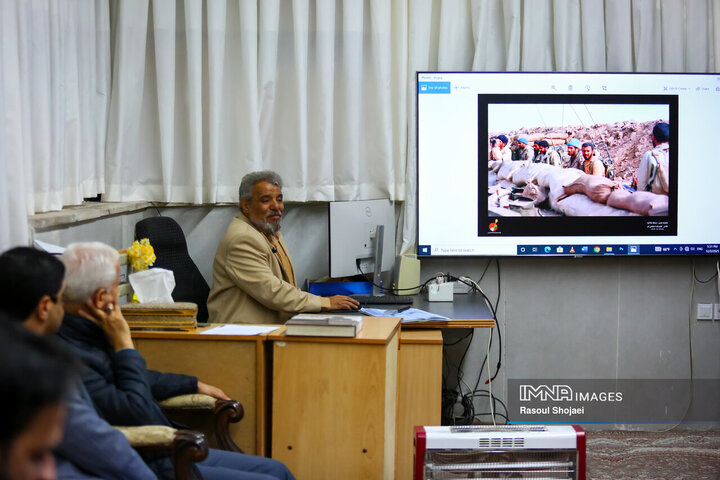 دیدار شهردار اصفهان با عکاس دفاع مقدس