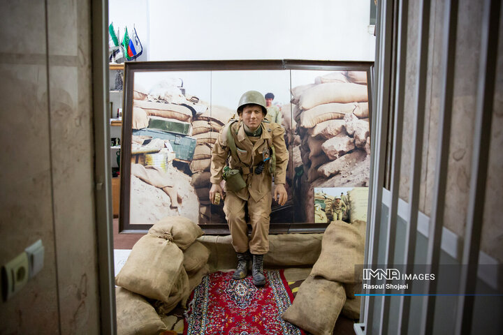 دیدار شهردار اصفهان با عکاس دفاع مقدس