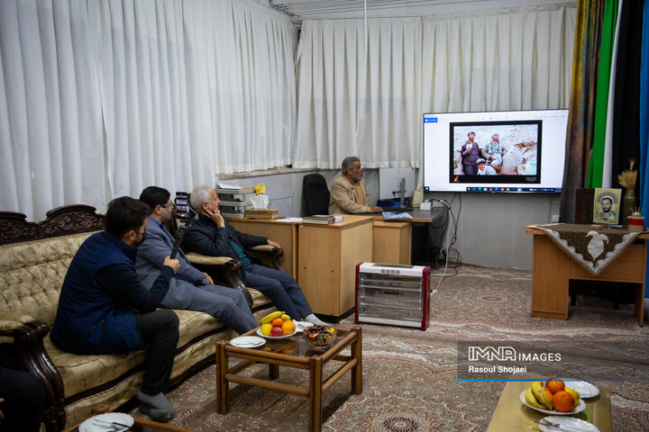 دیدار شهردار اصفهان با عکاس دفاع مقدس