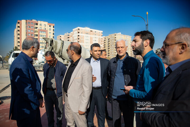 بازدید شهردار اصفهان از پروژه‌های باغ تندرستی و بازار گل ارغوان