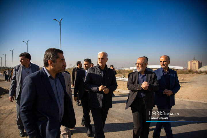 بازدید شهردار اصفهان از پروژه‌های باغ تندرستی و بازار گل ارغوان