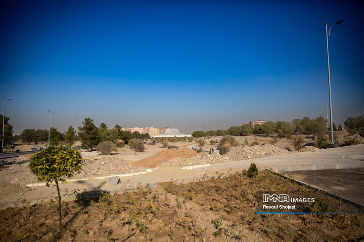 بازدید شهردار اصفهان از پروژه‌های باغ تندرستی و بازار گل ارغوان