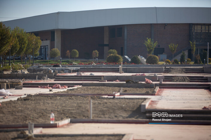 بازدید شهردار اصفهان از پروژه‌های باغ تندرستی و بازار گل ارغوان