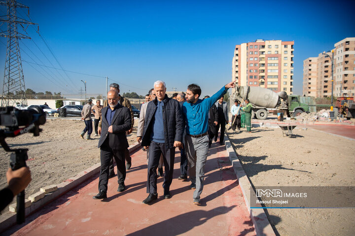 بازدید شهردار اصفهان از پروژه‌های باغ تندرستی و بازار گل ارغوان