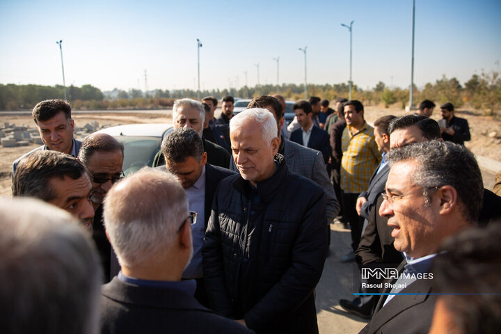 بازدید شهردار اصفهان از پروژه‌های باغ تندرستی و بازار گل ارغوان