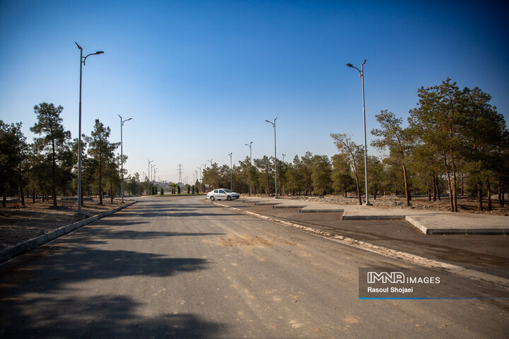 بازدید شهردار اصفهان از پروژه‌های باغ تندرستی و بازار گل ارغوان