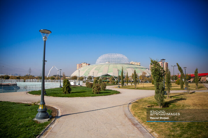 بازدید شهردار اصفهان از پروژه‌های باغ تندرستی و بازار گل ارغوان