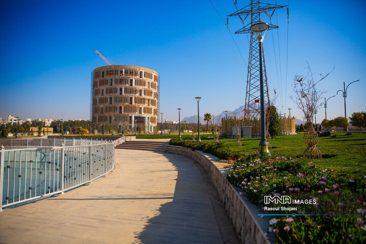 بازدید شهردار اصفهان از پروژه‌های باغ تندرستی و بازار گل ارغوان