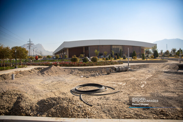 بازدید شهردار اصفهان از پروژه‌های باغ تندرستی و بازار گل ارغوان