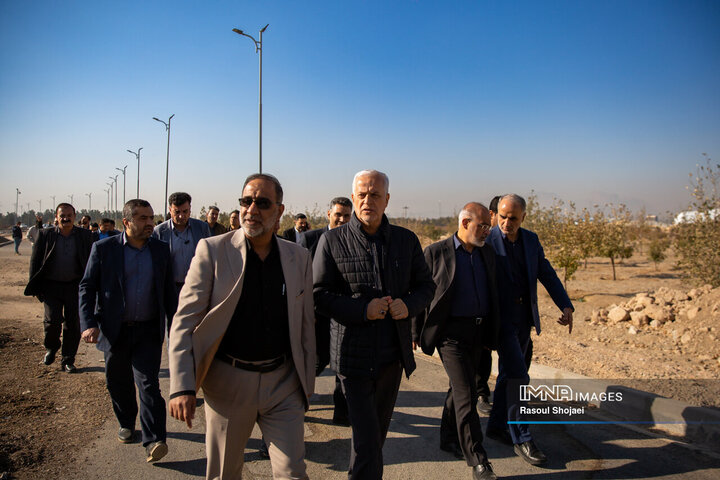 بازدید شهردار اصفهان از پروژه‌های باغ تندرستی و بازار گل ارغوان