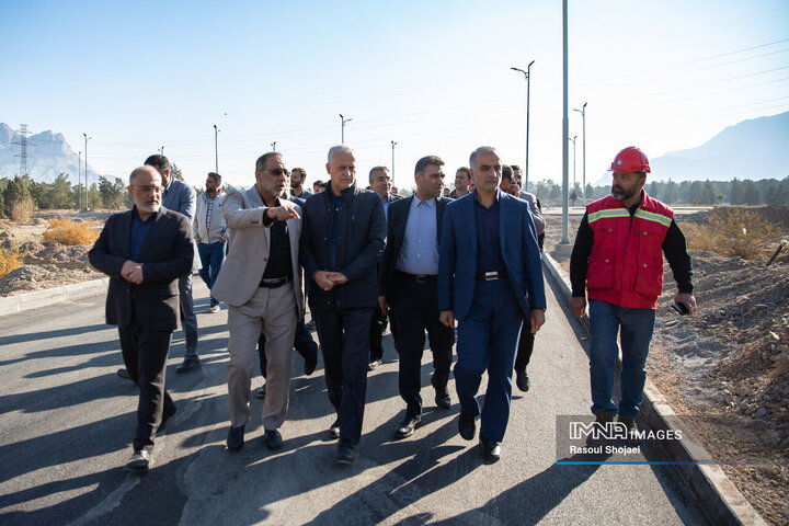 بازدید شهردار اصفهان از پروژه‌های باغ تندرستی و بازار گل ارغوان