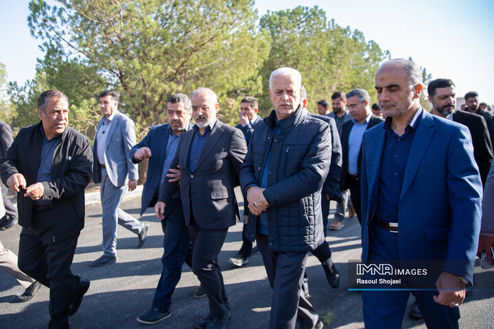 بازدید شهردار اصفهان از پروژه‌های باغ تندرستی و بازار گل ارغوان