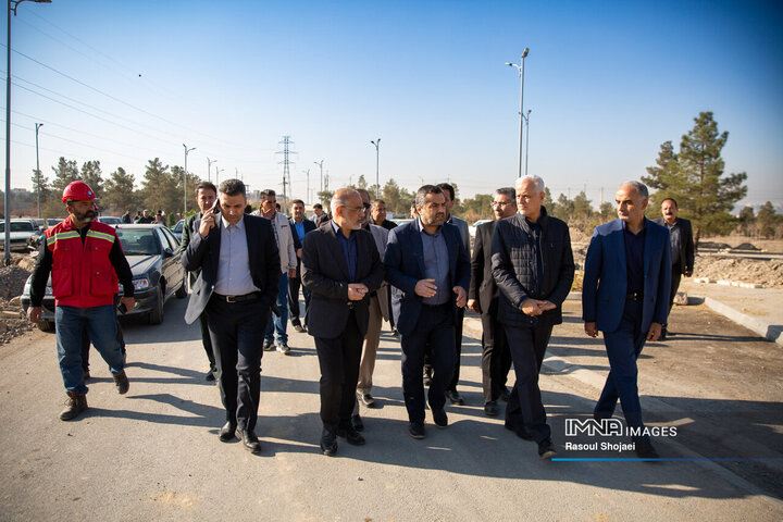 بازدید شهردار اصفهان از پروژه‌های باغ تندرستی و بازار گل ارغوان