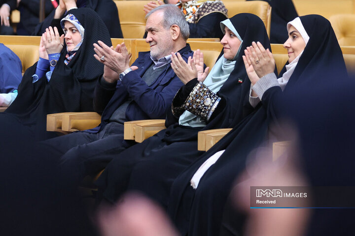 آیین گرامیداشت روز زن و مقام مادر