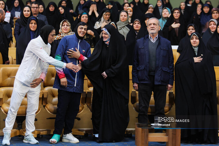 آیین گرامیداشت روز زن و مقام مادر