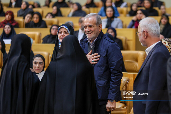 آیین گرامیداشت روز زن و مقام مادر